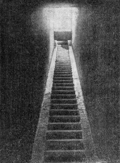 Лестница внутри гробницы Аменемхета III в Хаваре