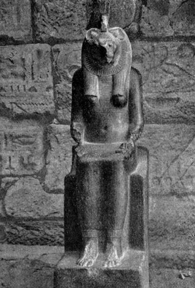 Карнак. Статуя богини Мут в образе львицы