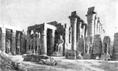 Луксор. Двор Рамсеса II. Общий вид