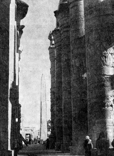 Карнак. Храм Амона. Вид в поперечном направлении
