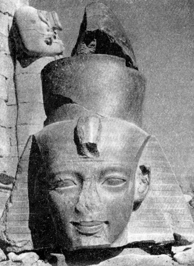 Фивы. Рамессеум. Построен Рамсесом II около 1250 г. до н. э. Голова Рамсеса II