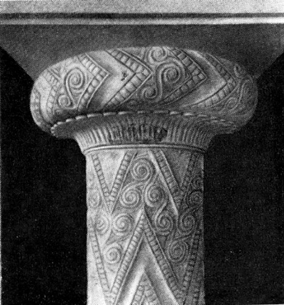 Микены. Гробница Атрея, XIV в. до н. э. Нижняя полуколонна фасада