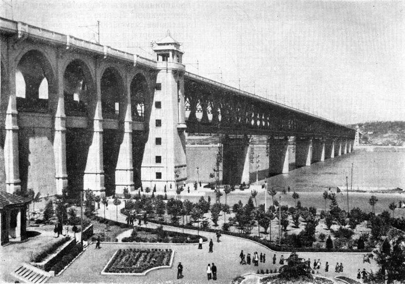 Ухань. Двухярусный мост через р. Янцзы