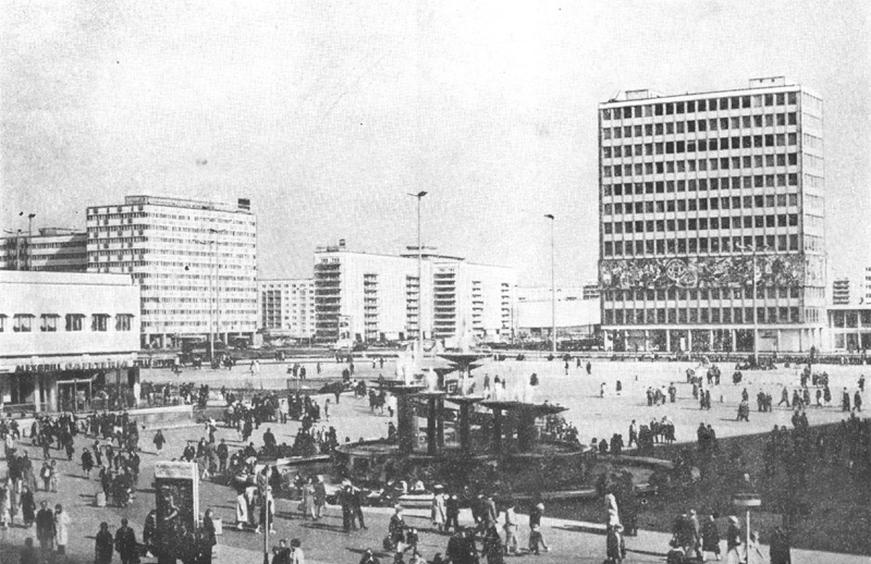 Берлин. Александер-плац. Общий вид застройки площади в середине 70-х гг. 