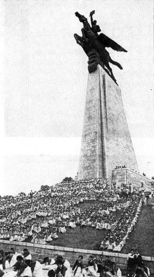 Пхеньян. Монумент Чхоллима. 1966 г.