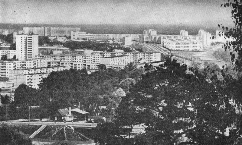 Вильнюс. Вид из центра города на жилой район Жирмунай. Архит. Б. Касперавичене. 1967 г.