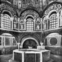 Баптистерий православных в Равенне. Середина 5 век. Внутренний вид. Мозаики выполнены между 449-458 гг.