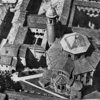 Церковь Сан Витале в Равенне. Заложена в 526 г., освящена в 547 г. Общий вид. Аэрофотосъемка