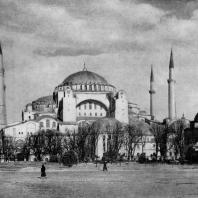 Храм св. Софии в Константинополе. 532-537 гг. Общий вид с юга