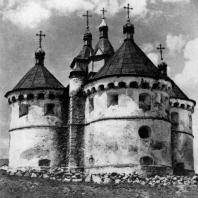 Покровская церковь в селе Сутковицы на Подолии. Начало 16 века. Вид с юго-востока