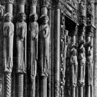 Собор в Шартре. Порталы западного фасада (так называемый Королевский портал). Около 1135-1155 гг.