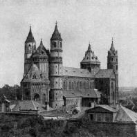 Собор св. Петра в Вормсе. Строительство начато после 1171 г., завершено в основном к 1234 г. Общий вид с юго-запада