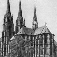 Церковь Елизаветы в Марбурге. Начата в 1235 г., башни закончены в 1-й половине 14 в. Вид с юго-востока