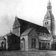 Домская церковь в Риге. Начата в 1211 г., завершена в основном в середине 13 век. Общий вид с северо-востока