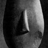 Голова мраморной статуэтки с Кикладских островов (остров Аморгос). Ок. 2000 г. до н. э. Париж. Лувр