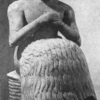 Статуэтка Ибн-ила из Мари. Алебастр. Около 2500 г. до н. э. Париж. Лувр