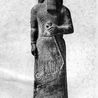 Статуя Ашшурнасирпала II из Нимруда (Калаха). Алебастр. Первая половина 9 в. до н. э. Лондон. Британский музей