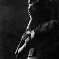 Колосс Аменхотепа IV (Эхнатона) из Карнака. XVIII династия. Около 1400 г. до н. э. Каир. Музей