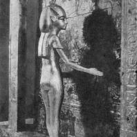 Деревянная позолоченная статуэтка богини, охраняющей саркофаг Тутанхамона. Из гробницы Тутанхамона близ Фив. XVIII династия. 14 в. до н. э. Каир. Музей