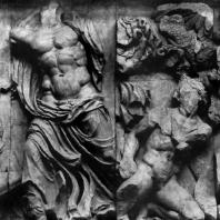 Борьба Зевса с гигантами. Фрагмент фриза Пергамского алтаря. Мрамор. Около 180 г. до н. э. Берлин