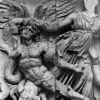 Афина и гигант Алкионей. Фрагмент фриза Пергамского алтаря. Мрамор. Около 180 г. до н. э. Берлин