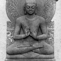 Статуя Будды из Сарнатха. Песчаник. Высота 1,60 м. 5 в. н. э. Сарнатх. Музей