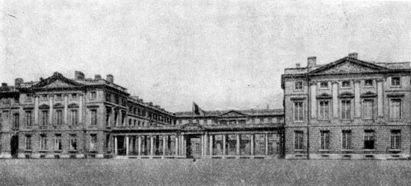 Архитектура Франции. Замок Компьен, департамент Уаза, 1751 г., Ж. А. Габриэль, закончил Дрё в 1782 г.