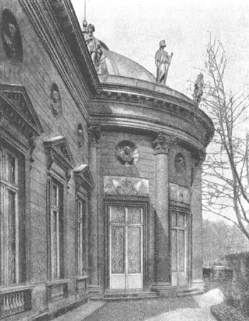 Архитектура Франции. Париж. Отель Де Сальм, 1782—1790 гг., Руссо. Фрагмент паркового фасада