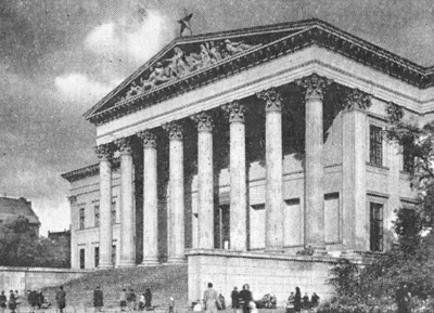 Архитектура Венгрии: Будапешт. Национальный музей, 1837—1846 гг., М. Поллак. Общий вид