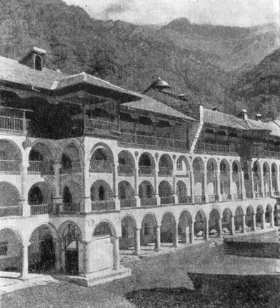 Архитектура Болгарии: Рильский монастырь. Кельи, 1816—1847 гг., Алекси из Рила и Миленко из Радомира. Общий вид