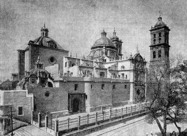Архитектура Латинской Америки: Пуэбла. Собор, 1555—1649 гг., Ф. Бесерра. Общий вид