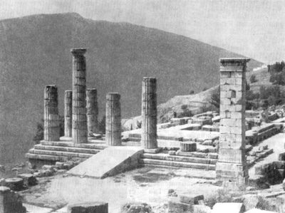 Архитектура Древней Греции. Дельфы. Храм Аполлона (около 360—330 гг. до н.э.). Вид руин