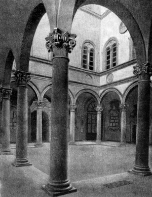 Архитектура эпохи Возрождения в Италии: Флоренция. Палаццо Медичи-Риккарди, 1444—1452 гг. Микелоццо. Двор