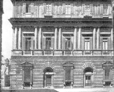 Архитектура эпохи Возрождения в Италии: Рим. Палаццо Видони. Фрагмент фасада (третий этаж надстроен позже)