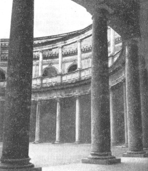 Архитектура Испании эпохи Возрождения: Гранада. Дворец Карла V, начат в 1526 г. Педро Мачука. Колоннада круглого двора