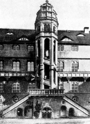 Архитектура Германии эпохи Возрождения: Торгау. Замок Гартенфельс, начат в 1532 г. Конрад Кребс. Дворовый фасад с лестничной башней